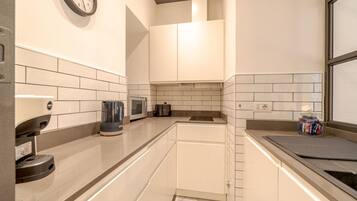 Frigorifero, microonde, tostapane