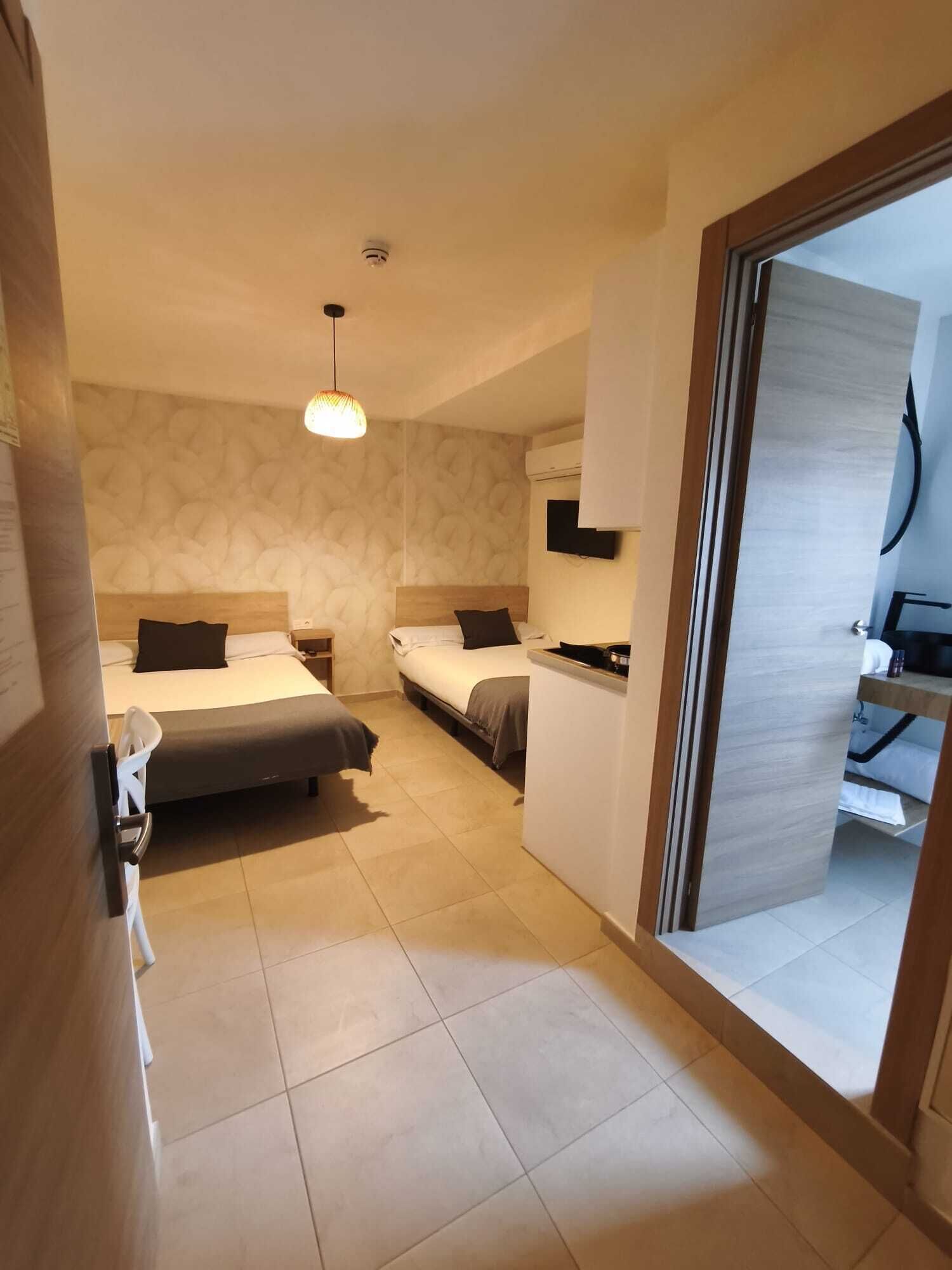 Habitación doble, 2 camas matrimoniales | Wifi gratis 