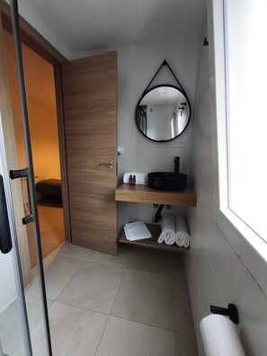 Double Room, 2 Double Beds | Bathroom