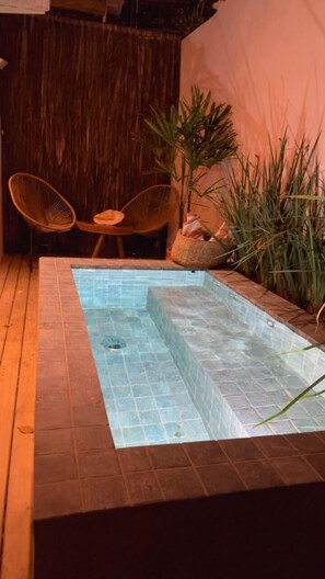 Private spa tub