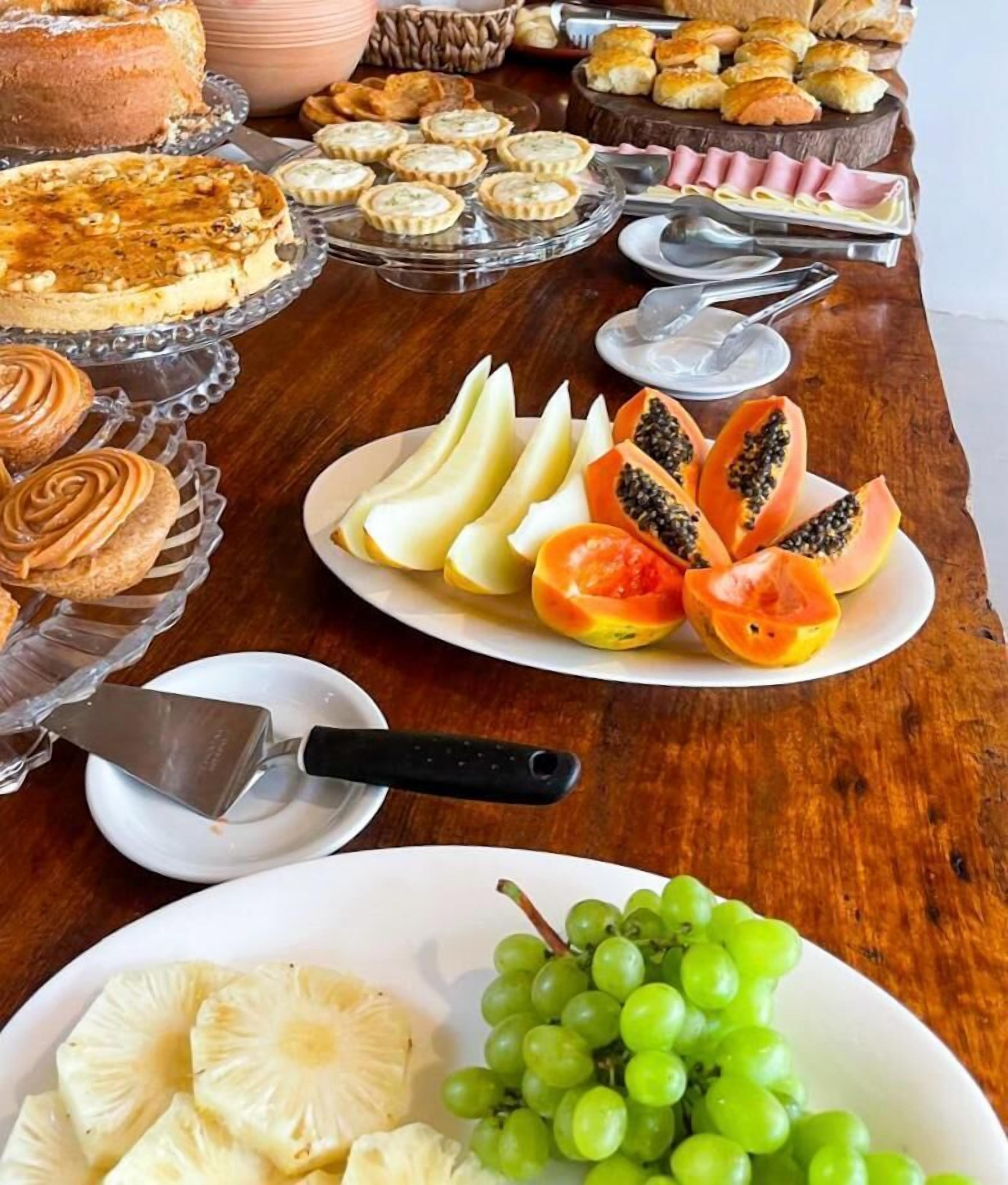 Café da manhã com buffet grátis todos os dias