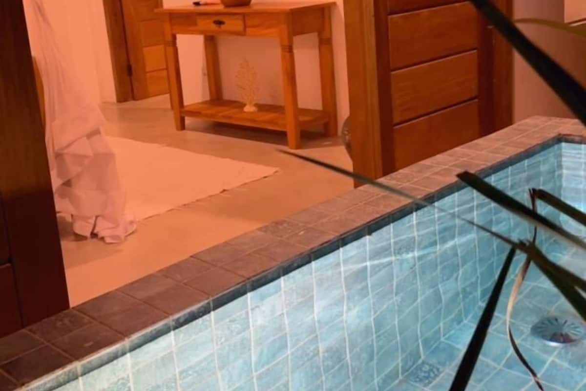 Habitación doble Deluxe, vista a la alberca | Escritorio