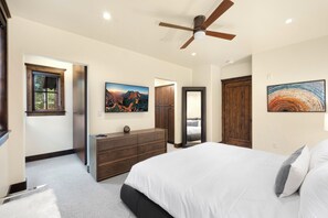 3 bedrooms, iron/ironing board, WiFi, bed sheets - On Trails Edge- Modern Mtn Retreat steps from Skiing & Dining (MOUNTAIN VILLAGE)