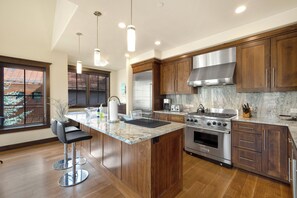 Fridge, microwave, oven, stovetop - On Trails Edge- Modern Mtn Retreat steps from Skiing & Dining (MOUNTAIN VILLAGE)