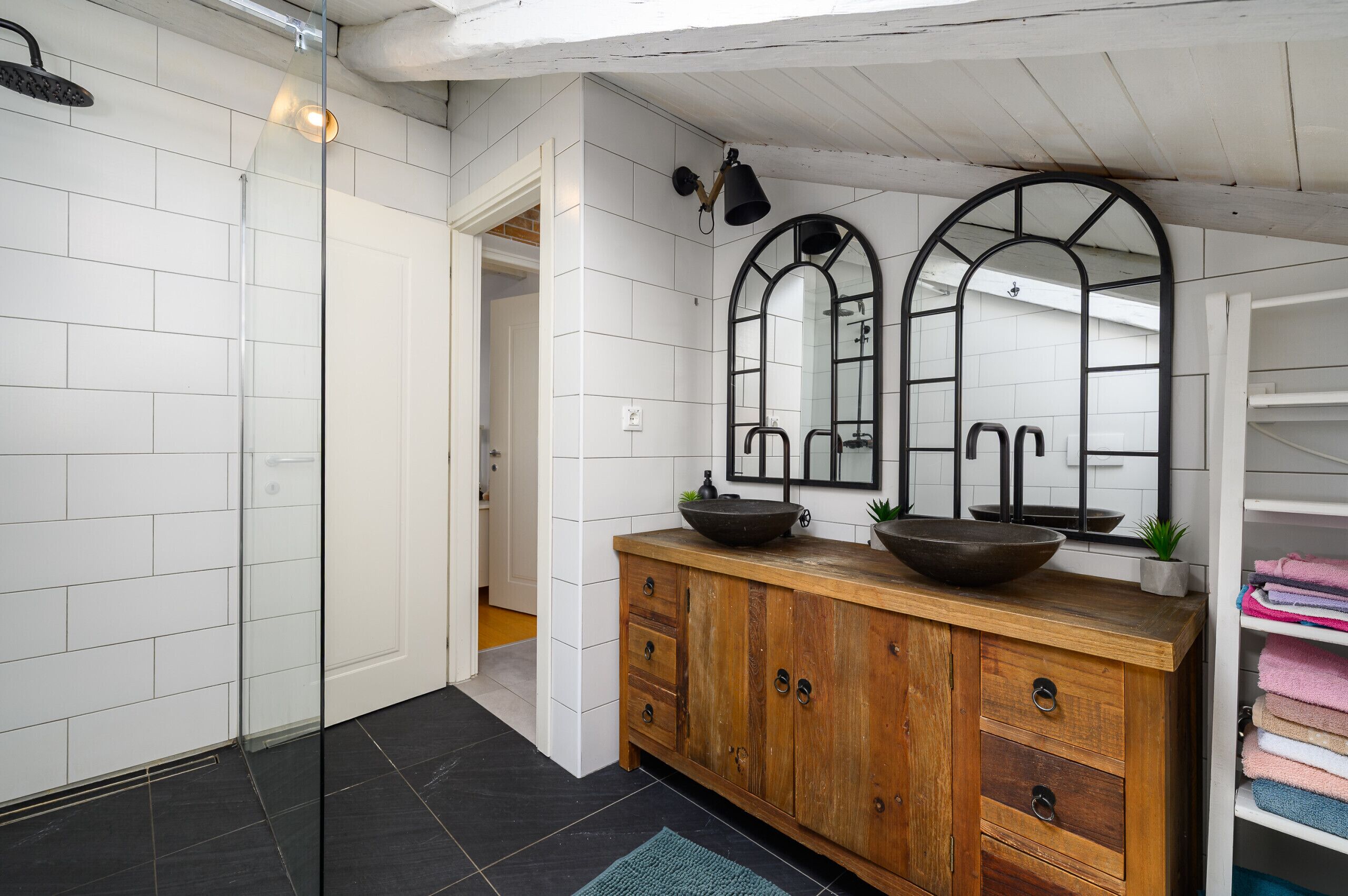 Shower, free toiletries, hair dryer, towels