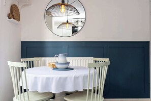 Dining - Cosy home in the heart of Whitefield (Manchester)