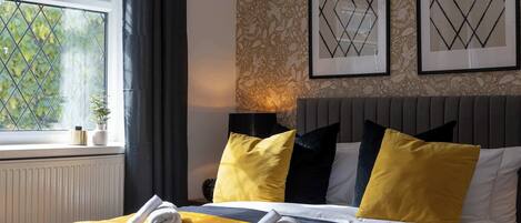 2 bedrooms, desk, iron/ironing board, WiFi