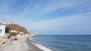 Una spiaggia nelle vicinanze