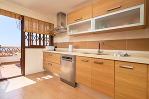 Fridge, microwave, oven, stovetop - Castillo de Lagos in Lagos (Lagos)