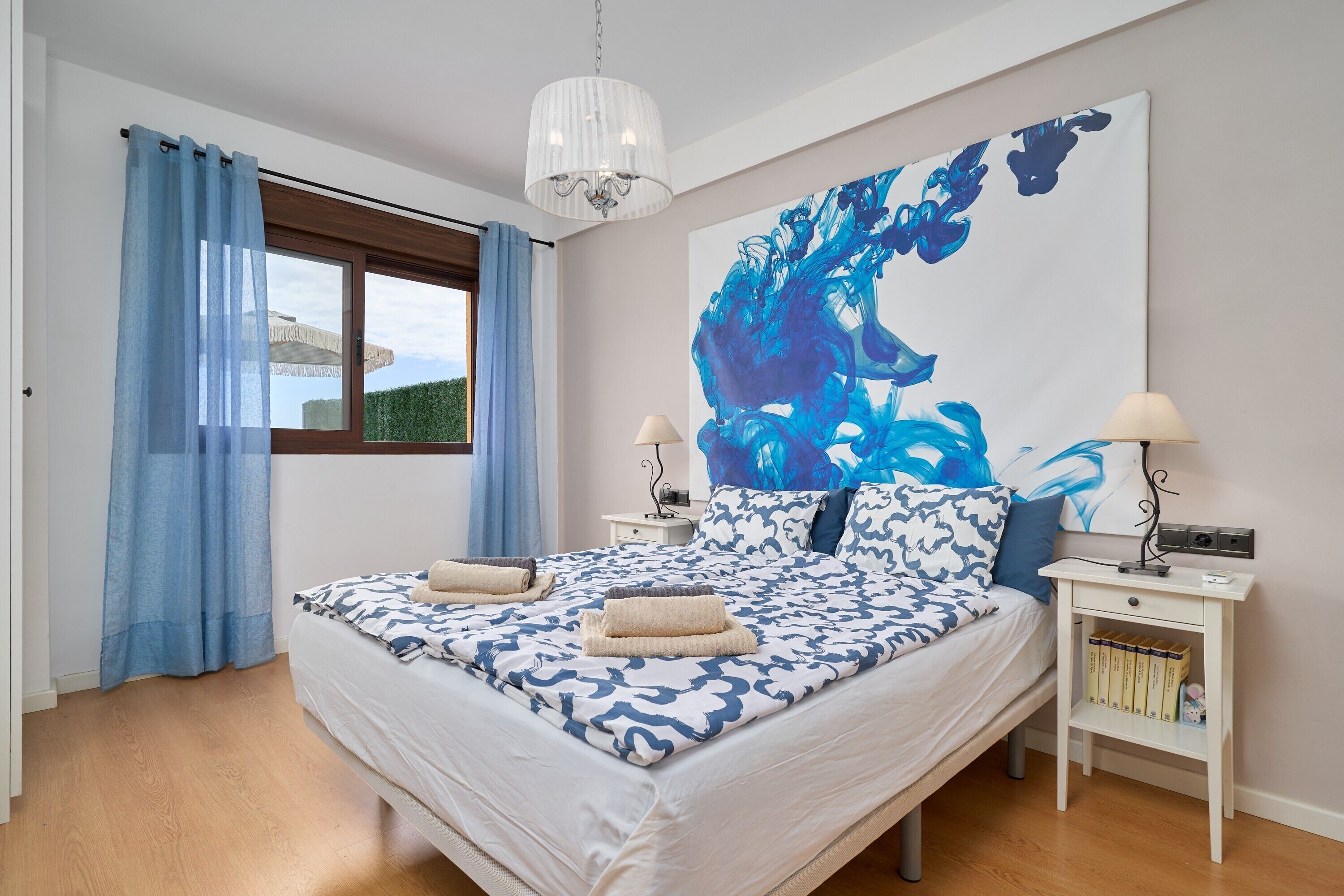 2 slaapkamers, een strijkplank/strijkijzer, wifi, beddengoed