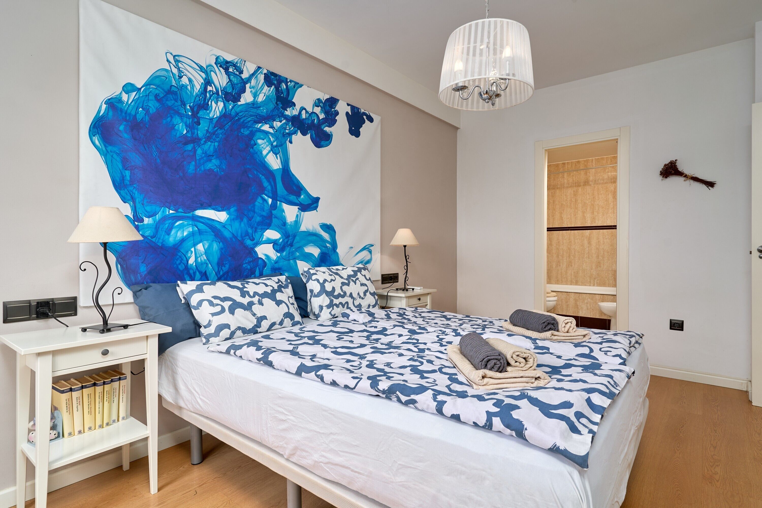 2 bedrooms, iron/ironing board, WiFi, bed sheets