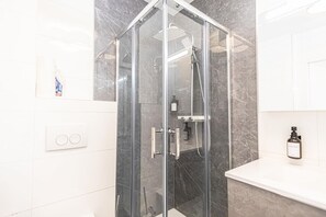 Bathroom - Just 9 min to City Center via Metro 1BR+1LR Apt. (Vienna)