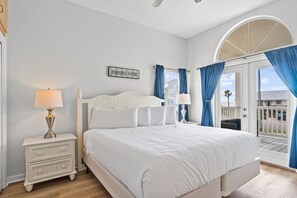 ア  イロン / アイロン台、WiFi (無料)、ベッドシーツ