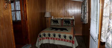 1 bedroom, desk, WiFi, bed sheets