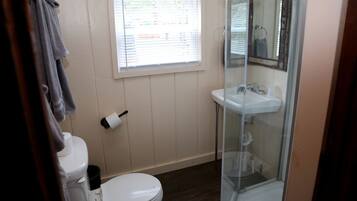 Towels, soap, shampoo, toilet paper
