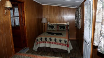 1 bedroom, desk, WiFi, bed sheets