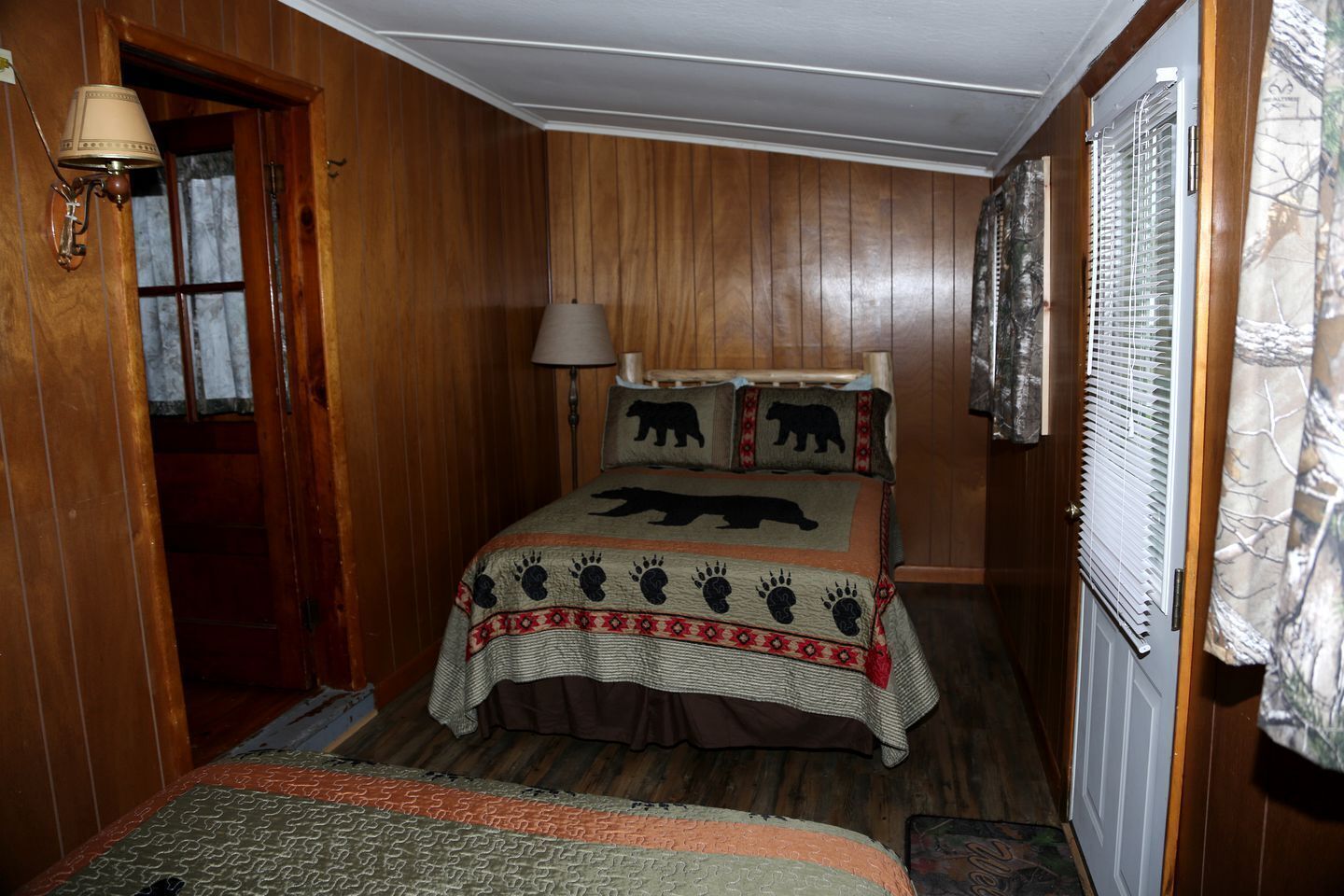 1 bedroom, desk, WiFi, bed sheets