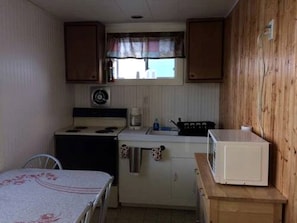 Coffee/tea maker, fridge, microwave, stovetop
