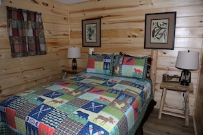 1 bedroom, WiFi, bed sheets - Mountain Cabin Rental in the Heart of Nature near Schroon Lake, New York (Schroon Lake)
