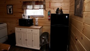 Coffee/tea maker, fridge, microwave, stovetop - Welcoming Cabin Rental for a Rural Vacation to Schroon Lake, New York (Schroon Lake)