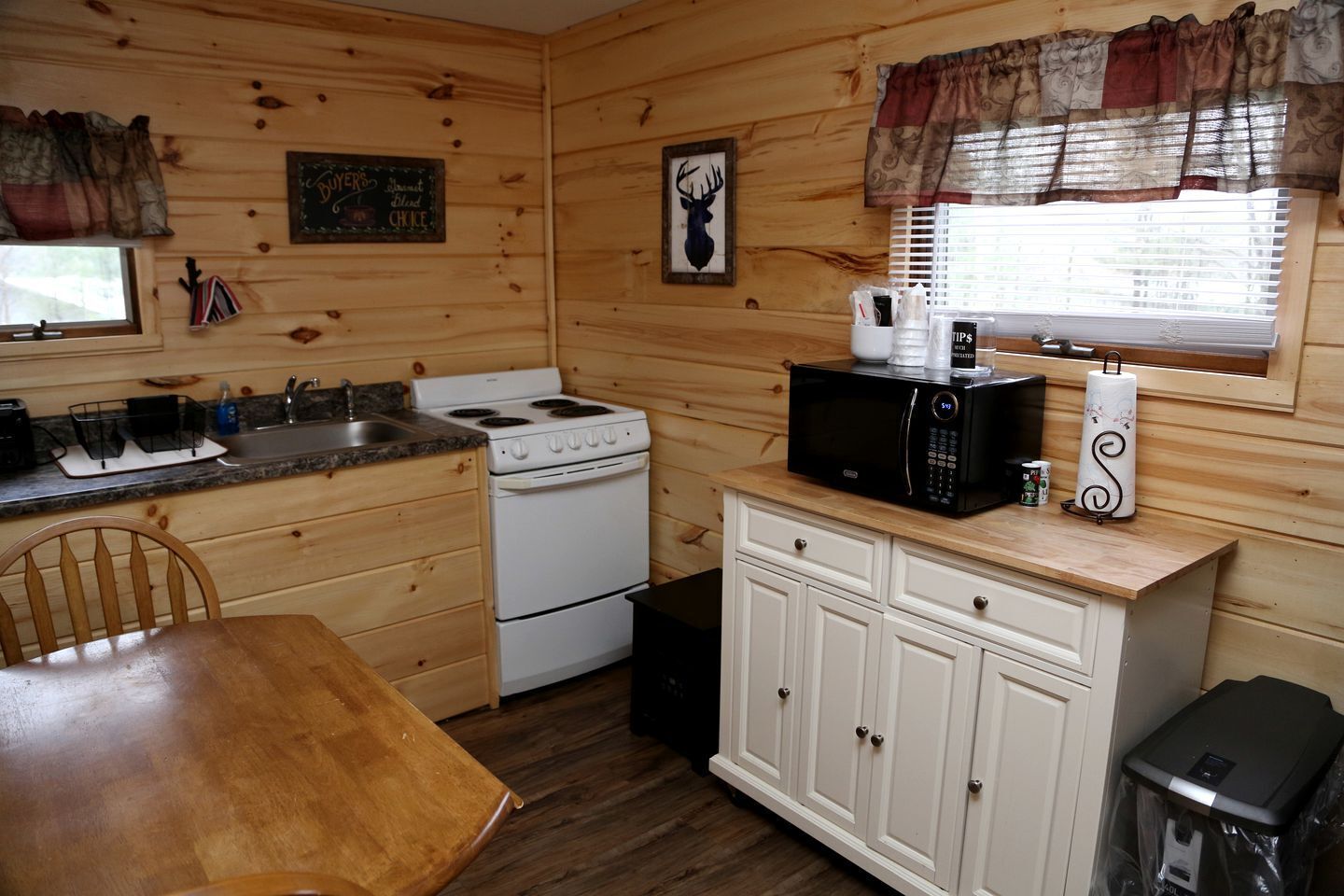 Coffee/tea maker, fridge, microwave, stovetop