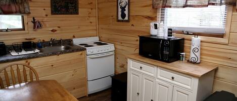 Coffee/tea maker, fridge, microwave, stovetop