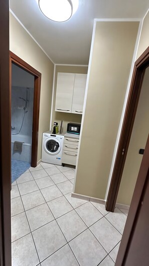 Bruser, hårtørrer, håndklæder