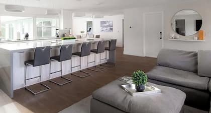 Heated Pool - Tranquil & Private 4-bedroom house in Naples Sleeps 14