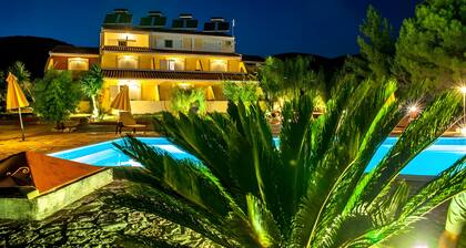 Holiday Home 'Pegasus - Sea View Ground 1' with Shared Pool, Wi-Fi and Air Conditioning