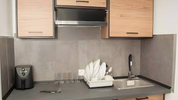 Fridge, cookware/dishes/utensils