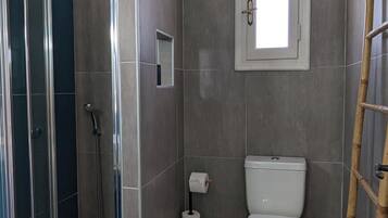 Superior Studio, 1 Queen Bed, Patio, Ocean View | Bathroom