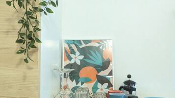 Suite estudio superior, patio, vista al océano | Tabla de planchar con plancha y wifi gratis