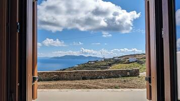 Superior Studio, 1 Queen Bed, Patio, Ocean View