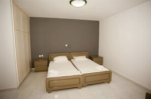 WiFi - Studio Apartment 'Pegasus - Sea View 5' with Shared Pool, Wi-Fi and Air Conditioning (Καραβάδος)