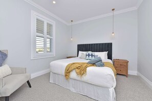 3 bedrooms, iron/ironing board, WiFi, bed sheets