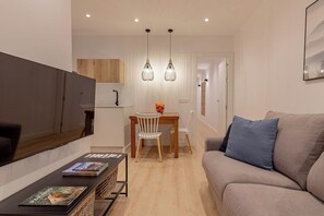 TV - AH. Room4You. Room3 baño compartido.VUT-3026-AS (Oviedo)