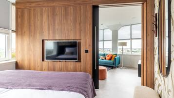 In-room safe, laptop workspace, blackout curtains, iron/ironing board