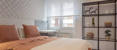 Iron/ironing board, travel crib, WiFi, bed sheets