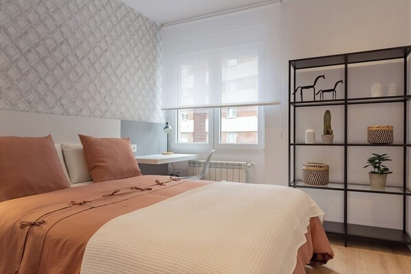 Iron/ironing board, travel cot, WiFi, bed sheets