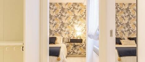 Fer et planche à repasser, lit parapluie, Wi-Fi, draps fournis