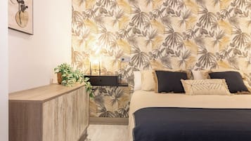 Iron/ironing board, travel cot, WiFi, bed sheets