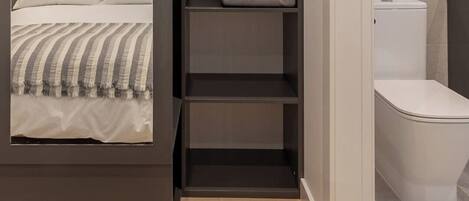 Fer et planche à repasser, lit parapluie, Wi-Fi, draps fournis