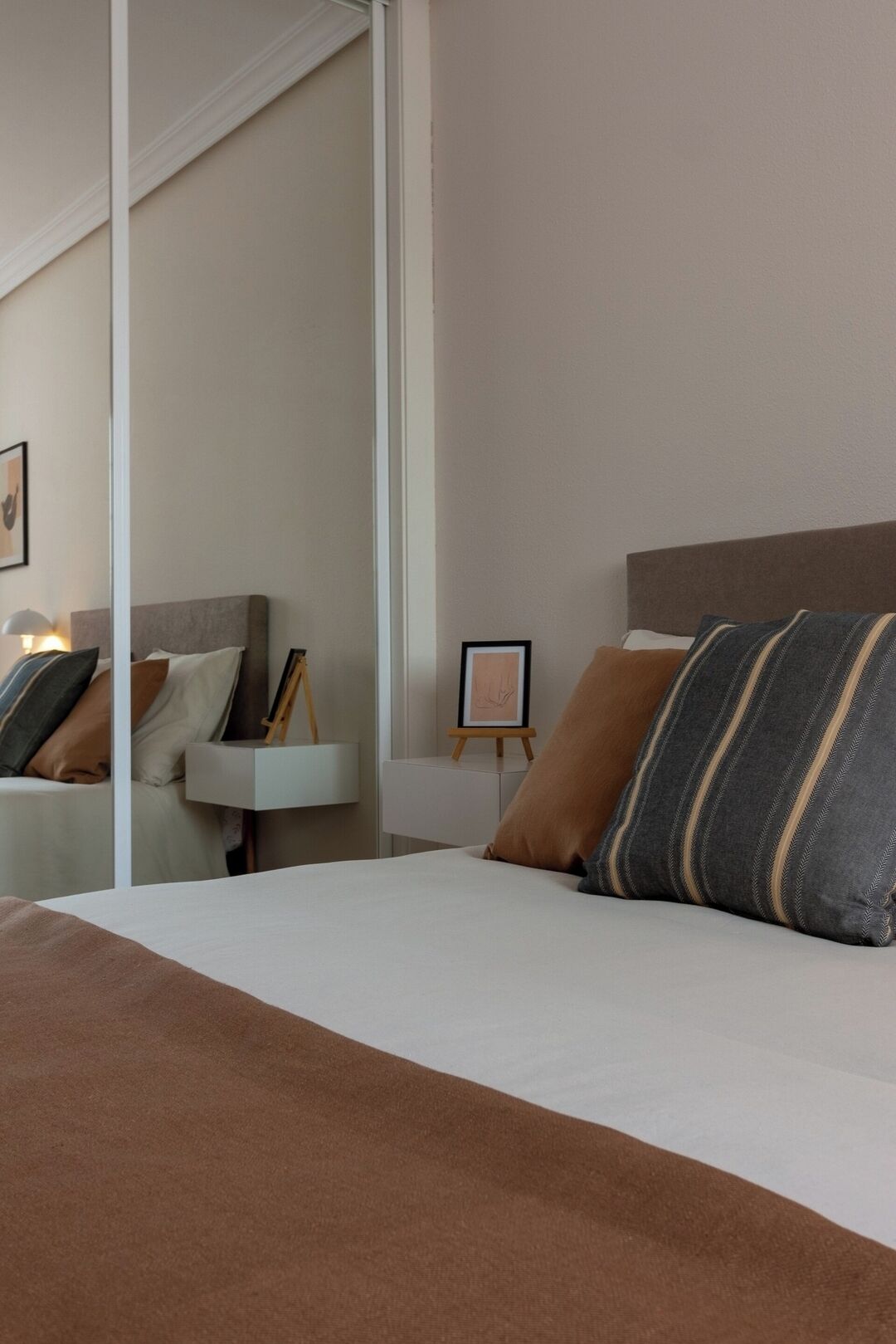 Fer et planche à repasser, lit parapluie, Wi-Fi, draps fournis