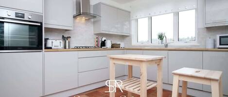 Fridge, microwave, oven, stovetop