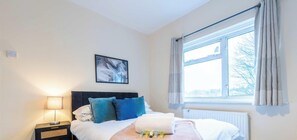 3 bedrooms, iron/ironing board, WiFi, bed sheets