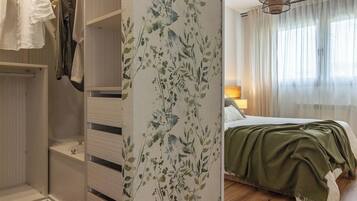 Iron/ironing board, travel cot, WiFi, bed sheets