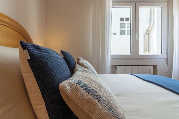 Iron/ironing board, travel cot, WiFi, bed sheets
