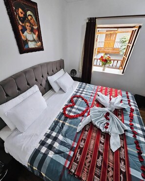 9 bedrooms, WiFi, bed sheets