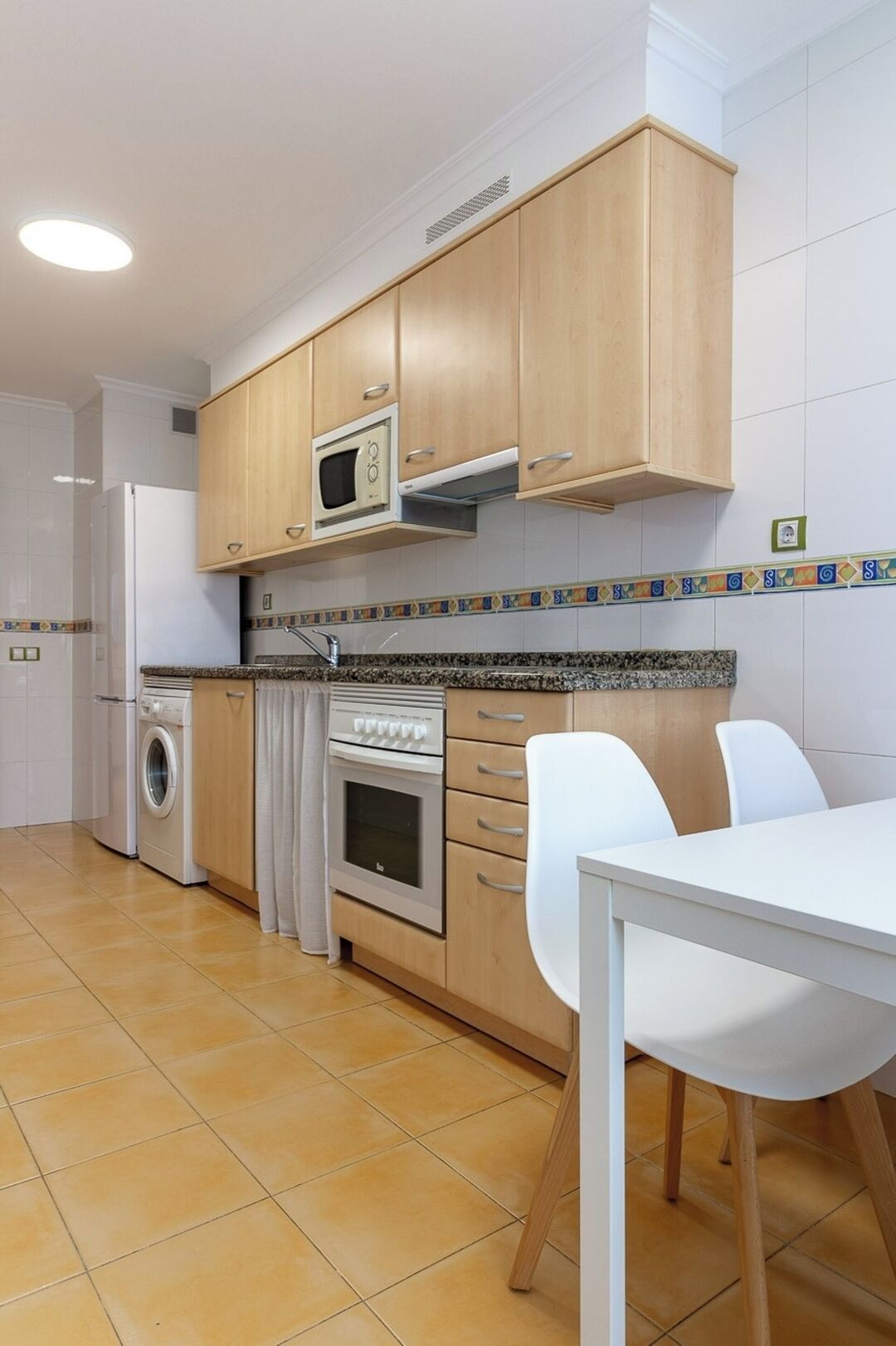 Fridge, microwave, oven, coffee/tea maker