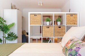 Iron/ironing board, travel cot, WiFi, bed sheets